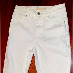 Levi’s 721 High Rise white skinny jeans women’s size 28